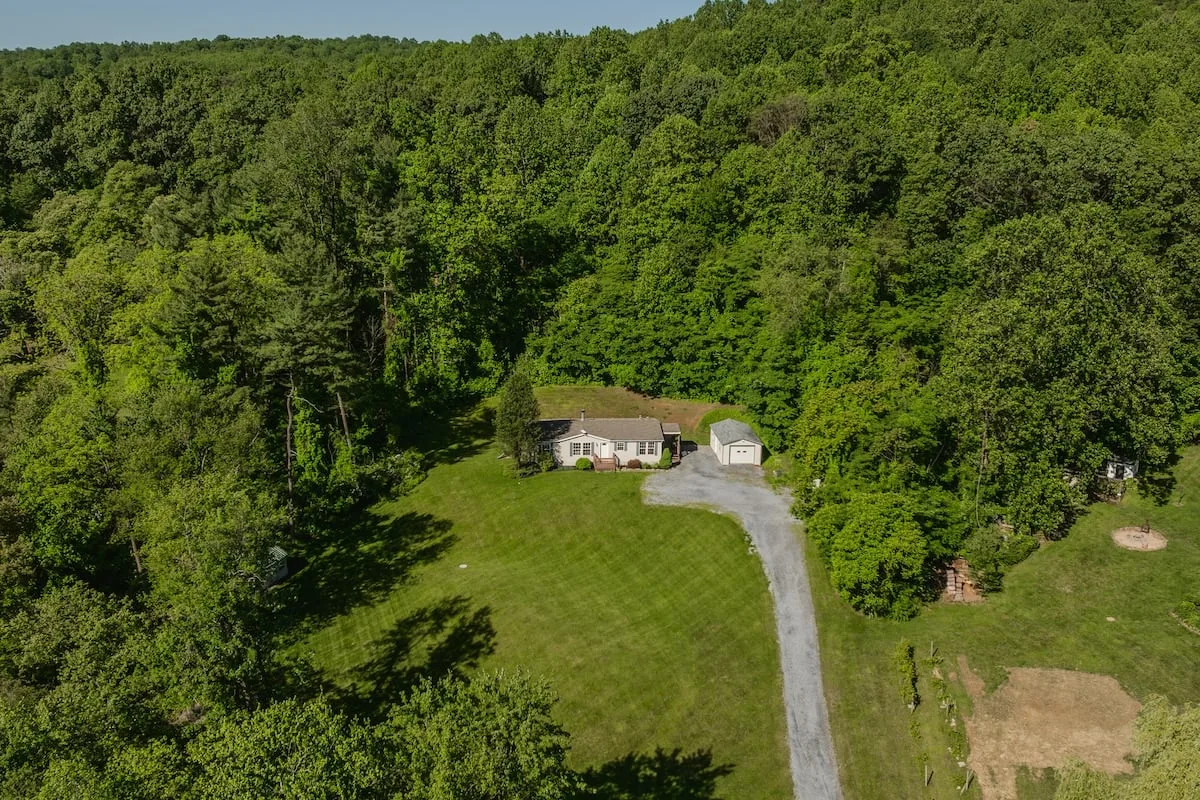 Long lane hideaway* 3 bedrooms* — photo 1 of 19