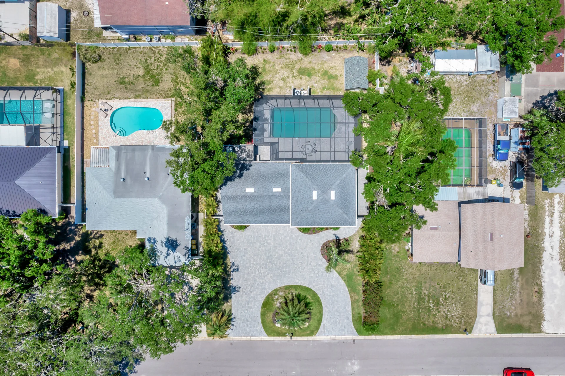 Seascape on Irving near Pinecraft — photo 1 of 17