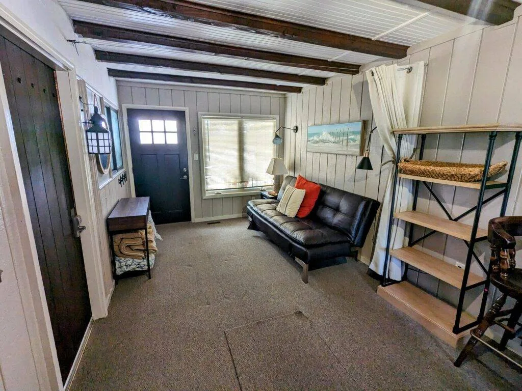 Bottom Entry with Futon