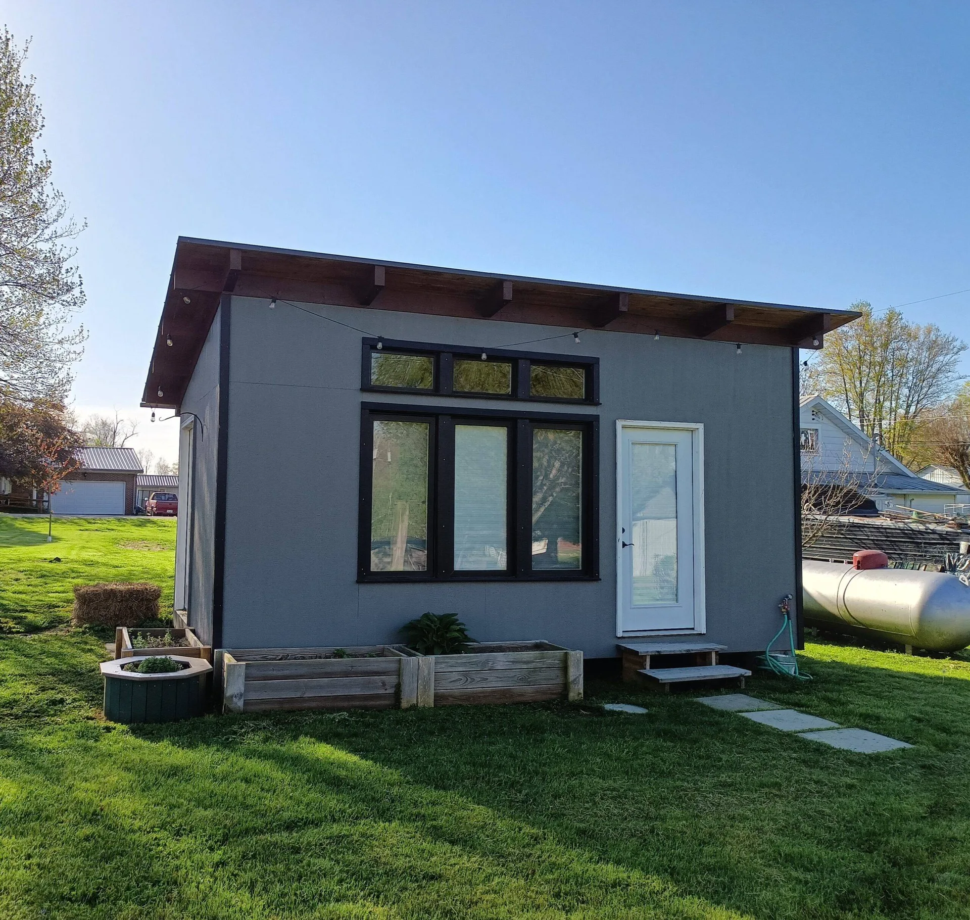Tiny House — photo 1 of 4