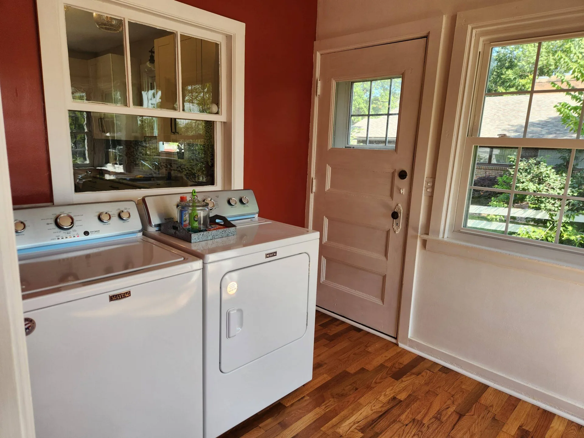 Cottage on Market — photo 1 of 9
