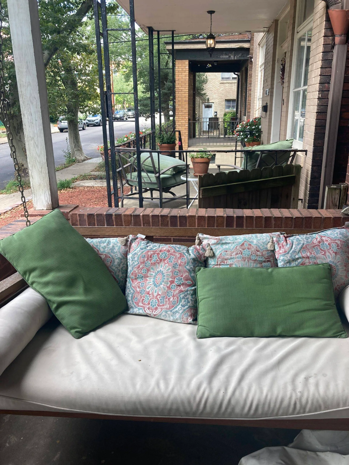 Guest room in the city — photo 1 of 5