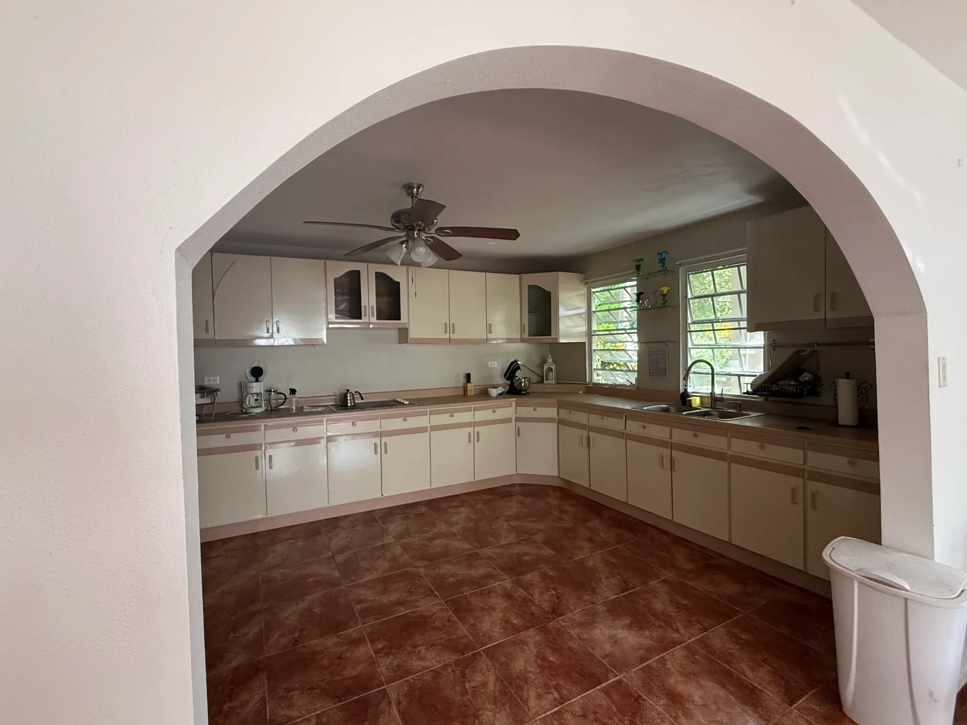 Tropical Homestead — photo 1 of 5