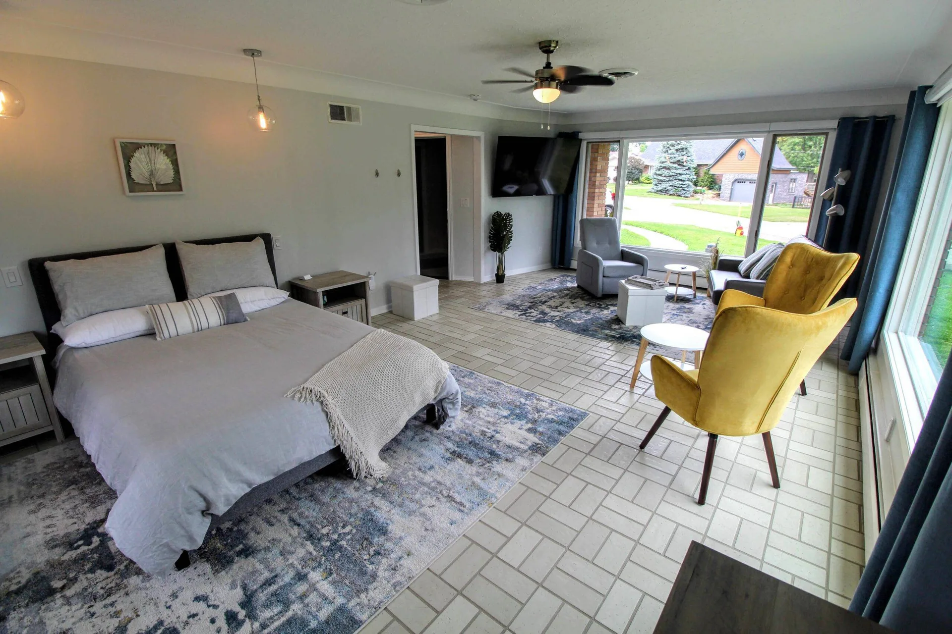 Seacliff Beach Suites - Coastal Room — photo 1 of 10