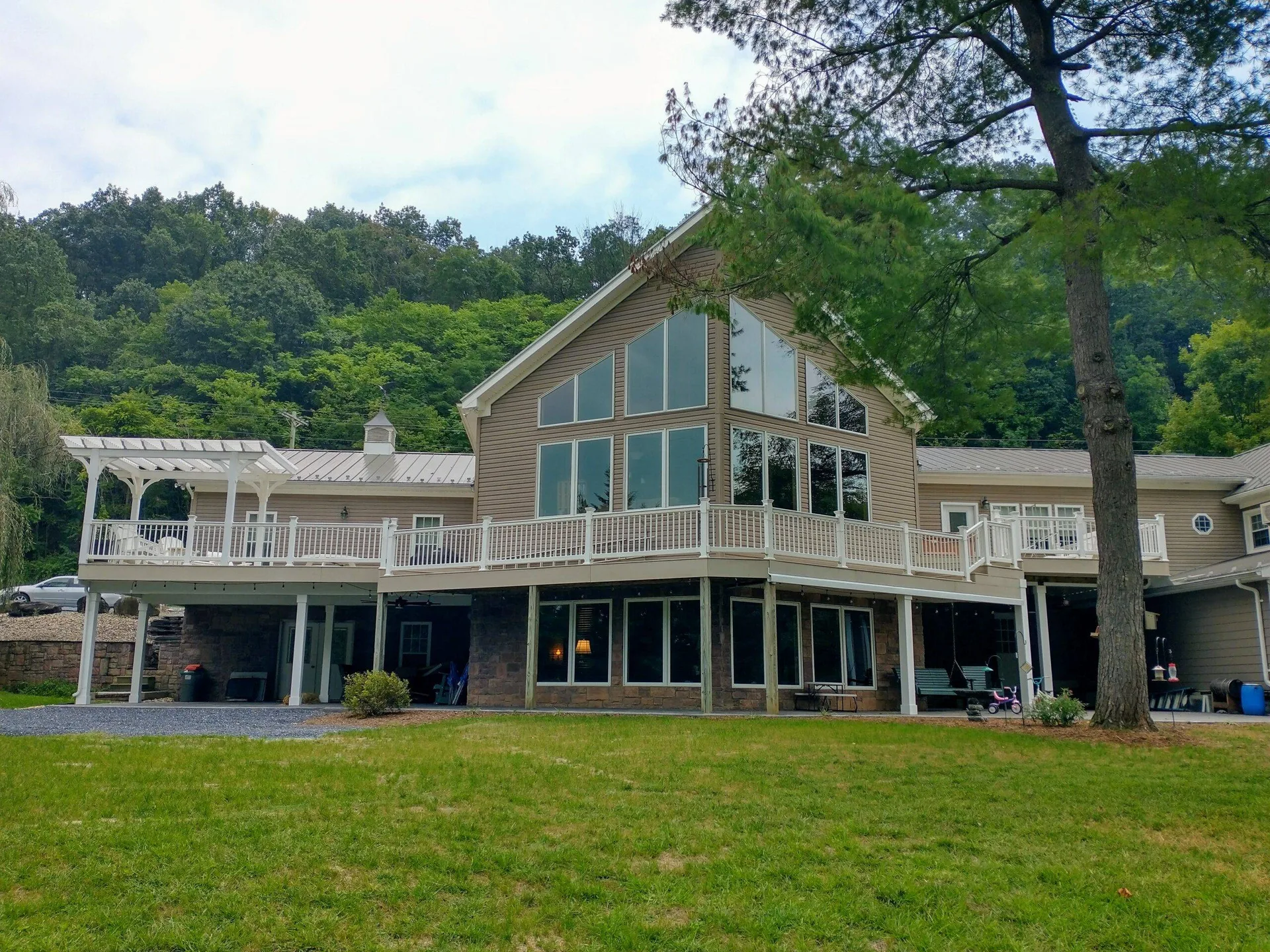 North River Inn — photo 1 of 32