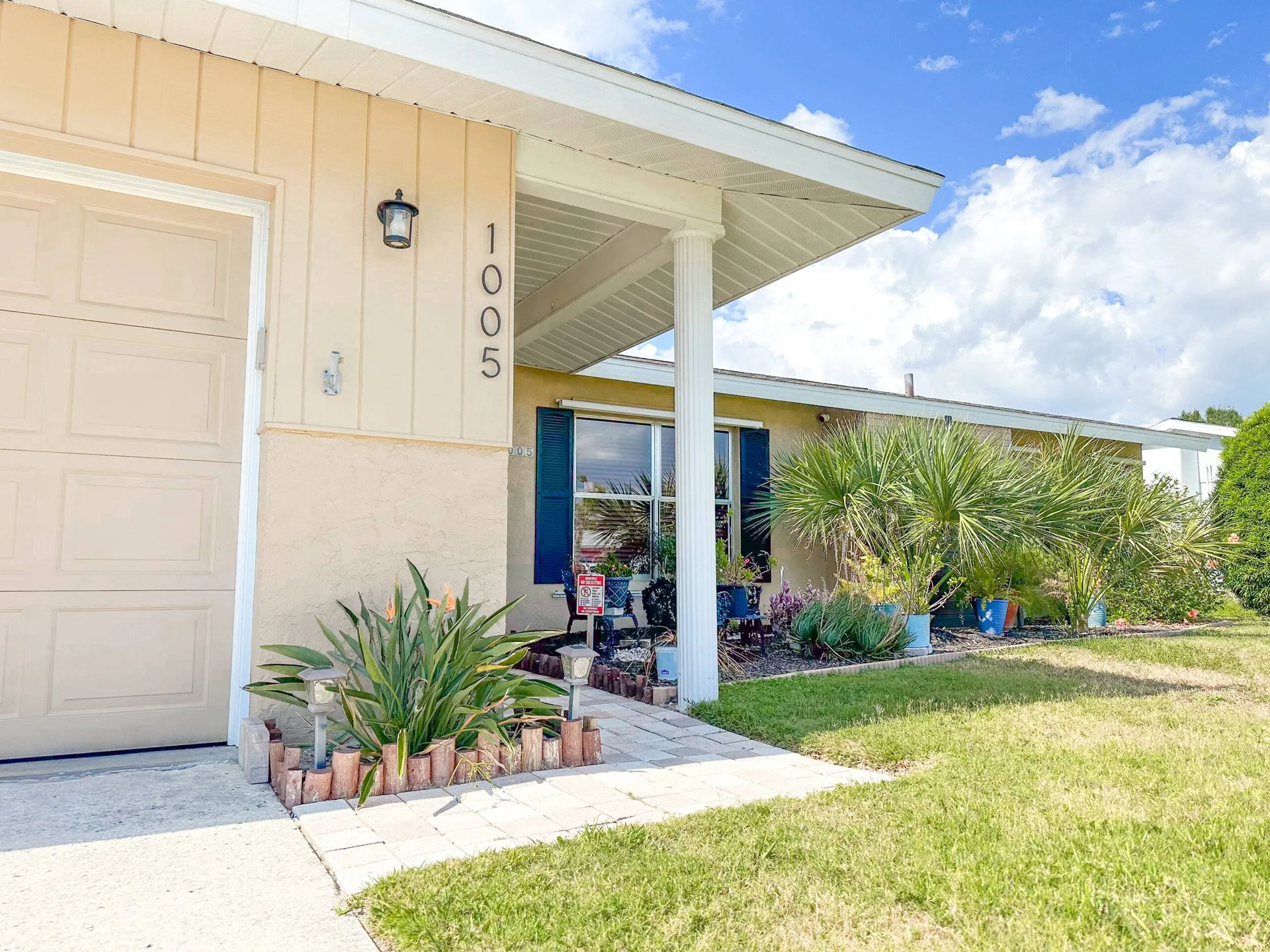 Ponderosa Pine Retreat in Bradenton — photo 1 of 37