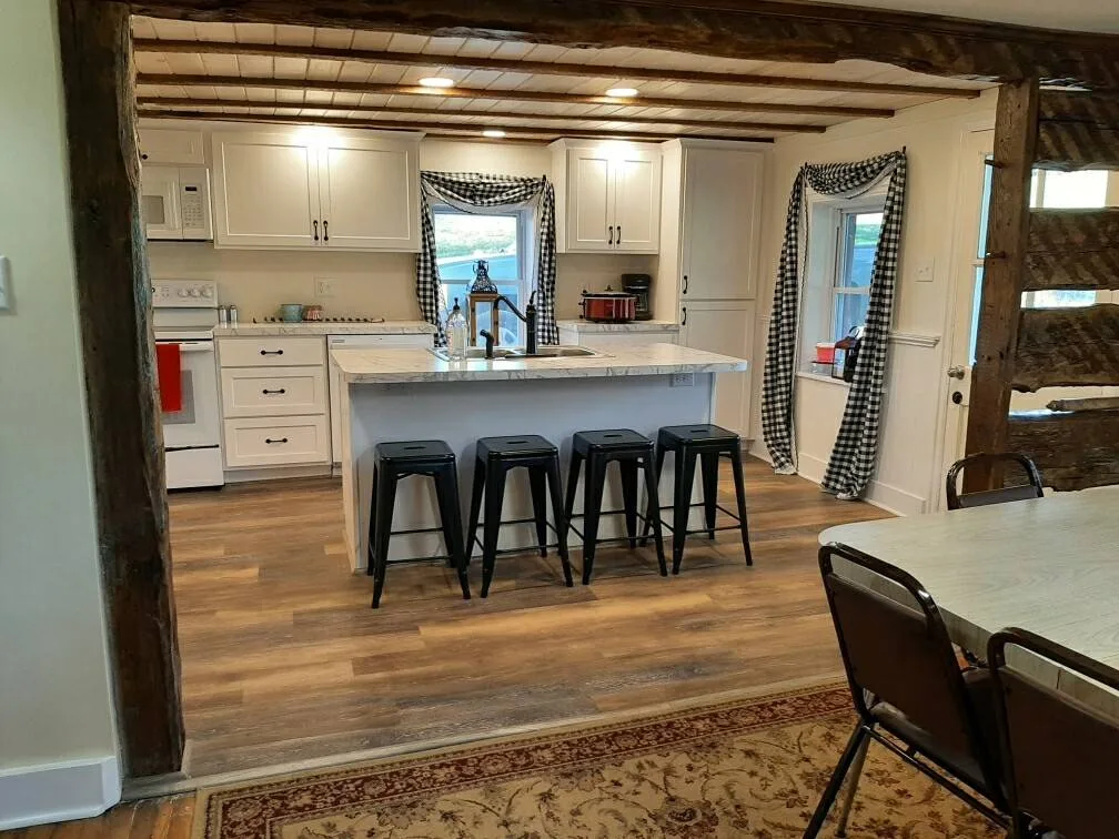 Historic farmhouse in a peaceful country setting, sleeps 11. — photo 1 of 17
